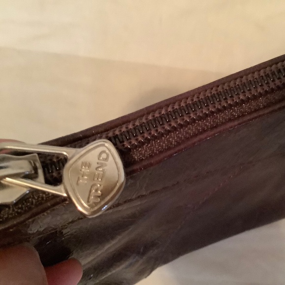 Brown Patent The Trend Clutch - Picture 3 of 4